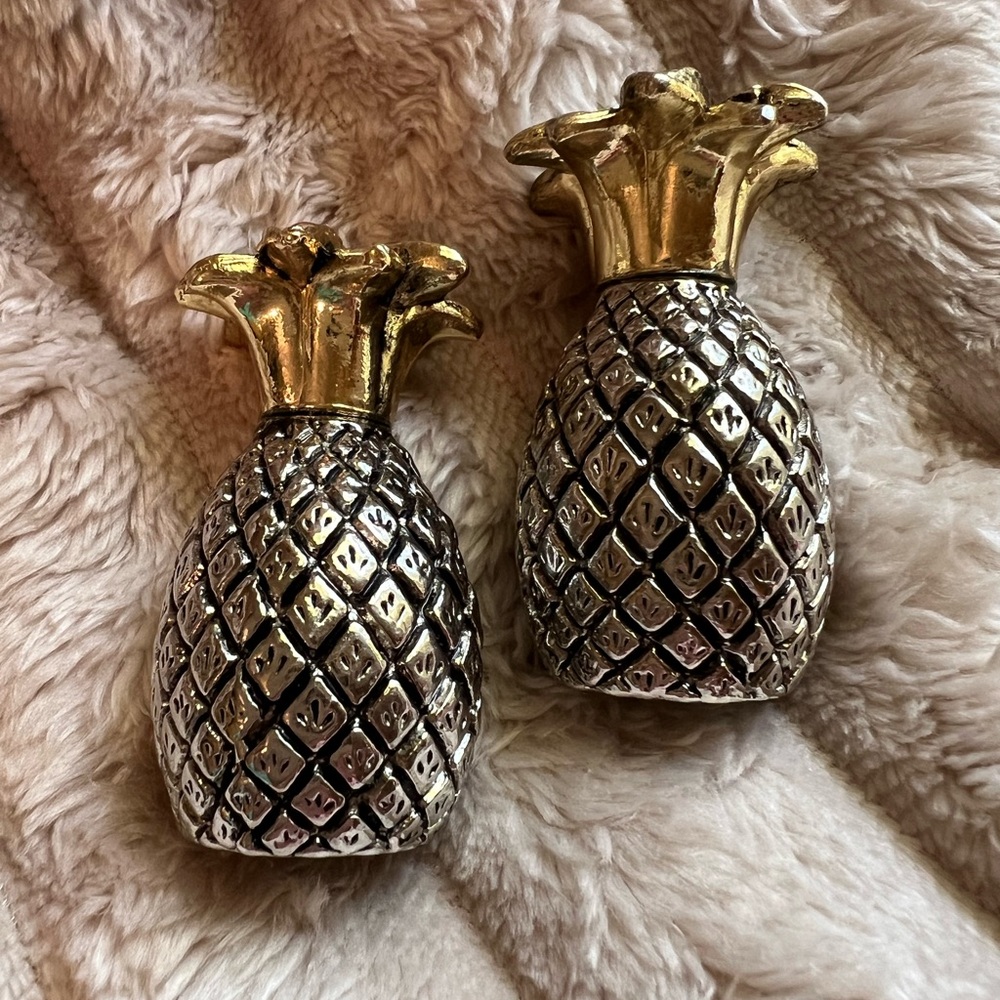 Gold and Silver Pineapple Salt & Pepper Shakers EUC - Picture 2 of 6